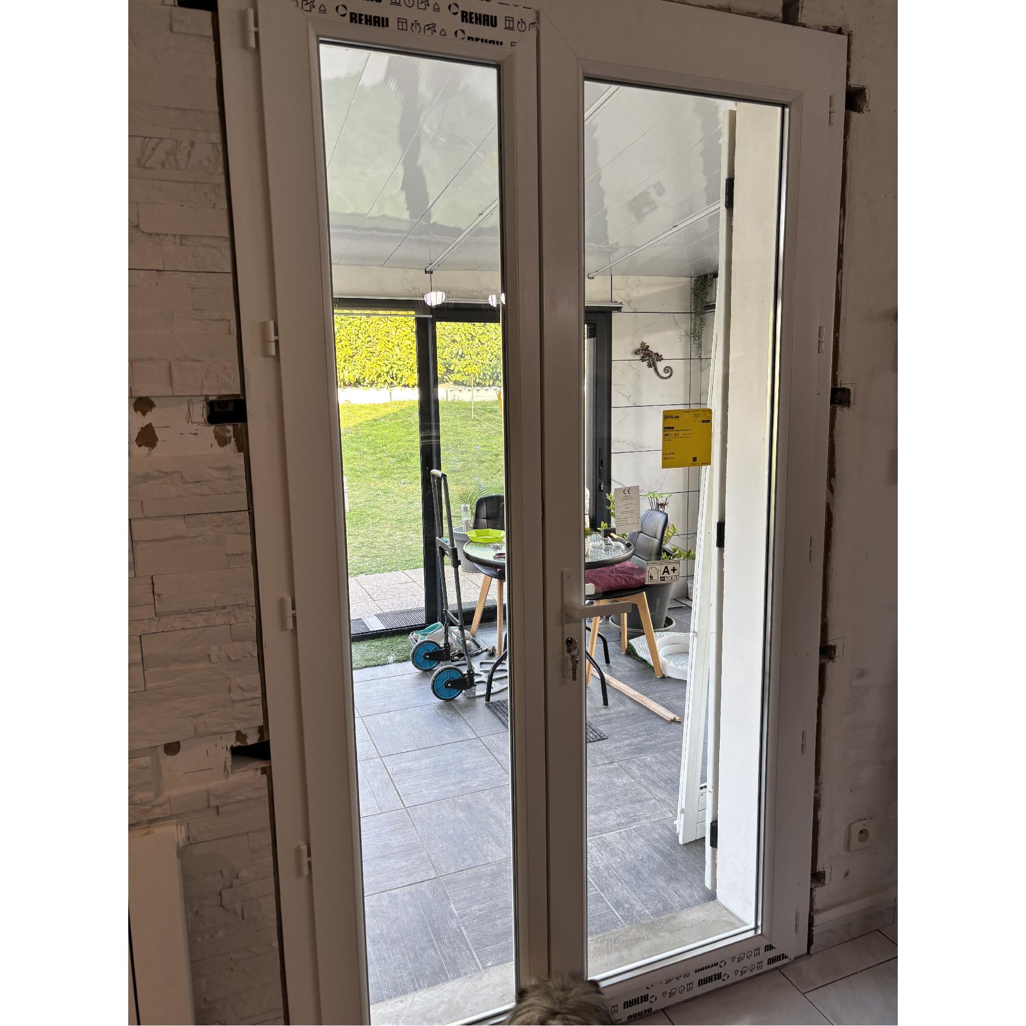 photo-Bruno installe sa porte-fenêtre sur mesure avec succès