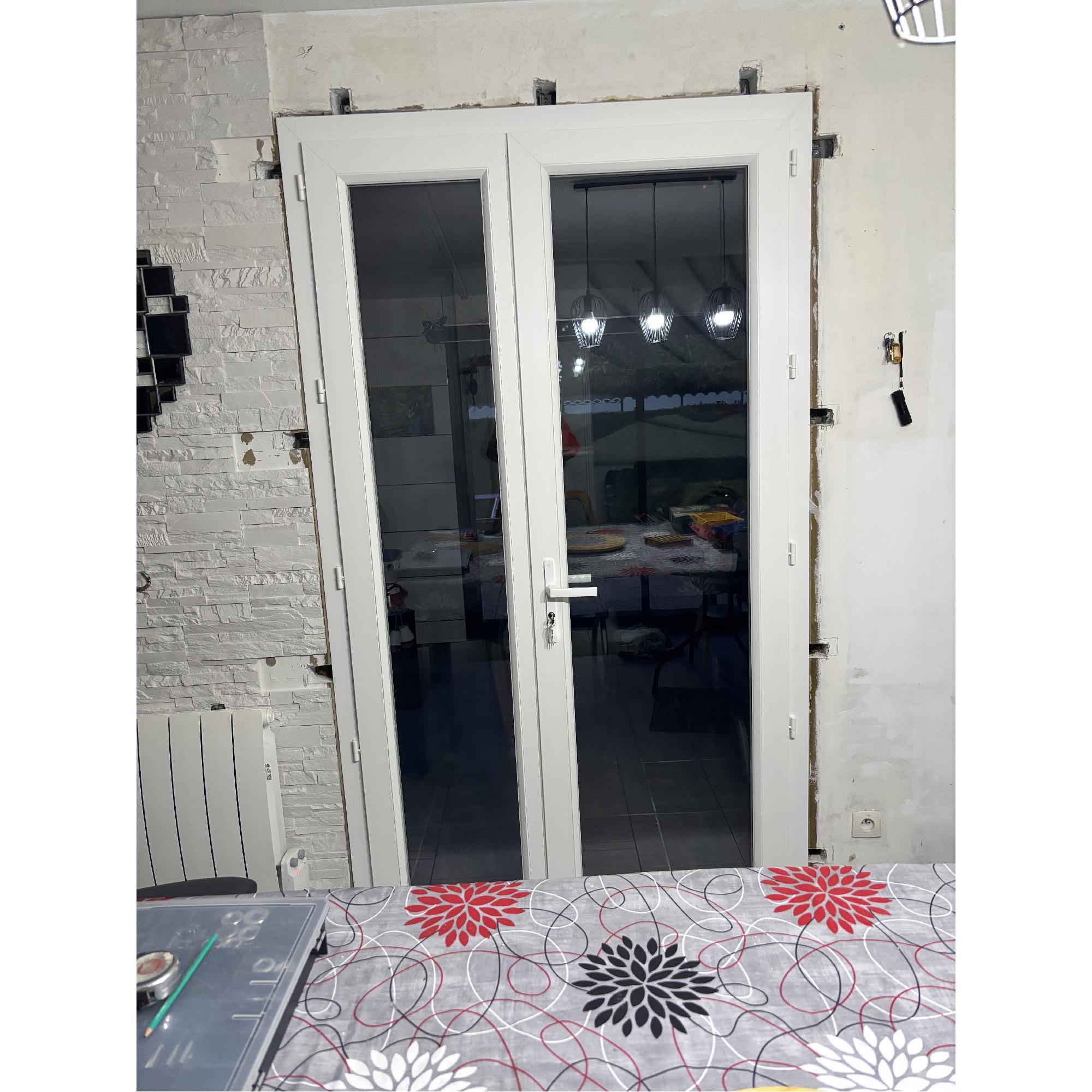 photo-Bruno installe sa porte-fenêtre sur mesure avec succès