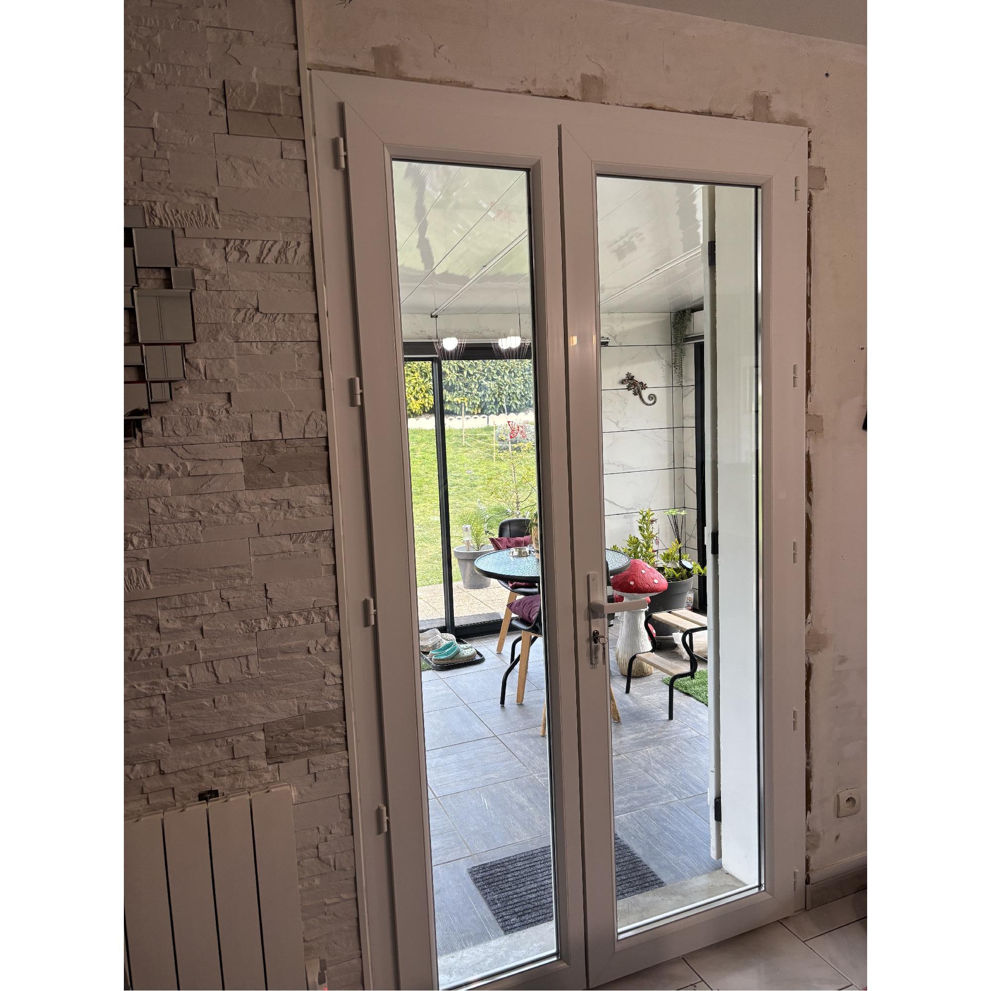 photo-Bruno installe sa porte-fenêtre sur mesure avec succès