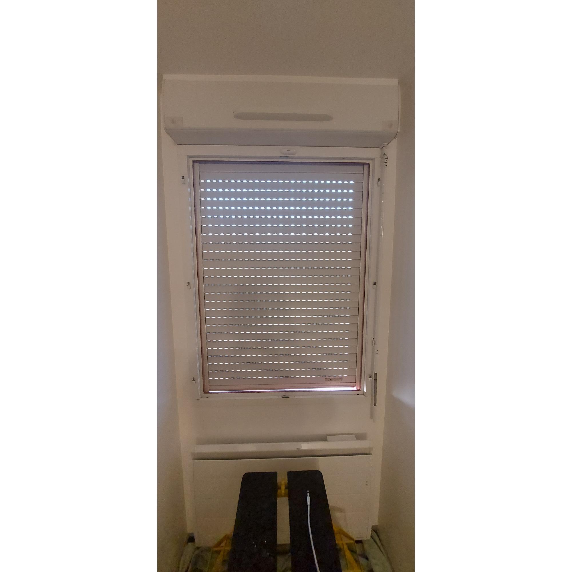 photo-Volets roulants solaires avec moustiquaire : découvrez la réalisation sur mesure de Ludovic