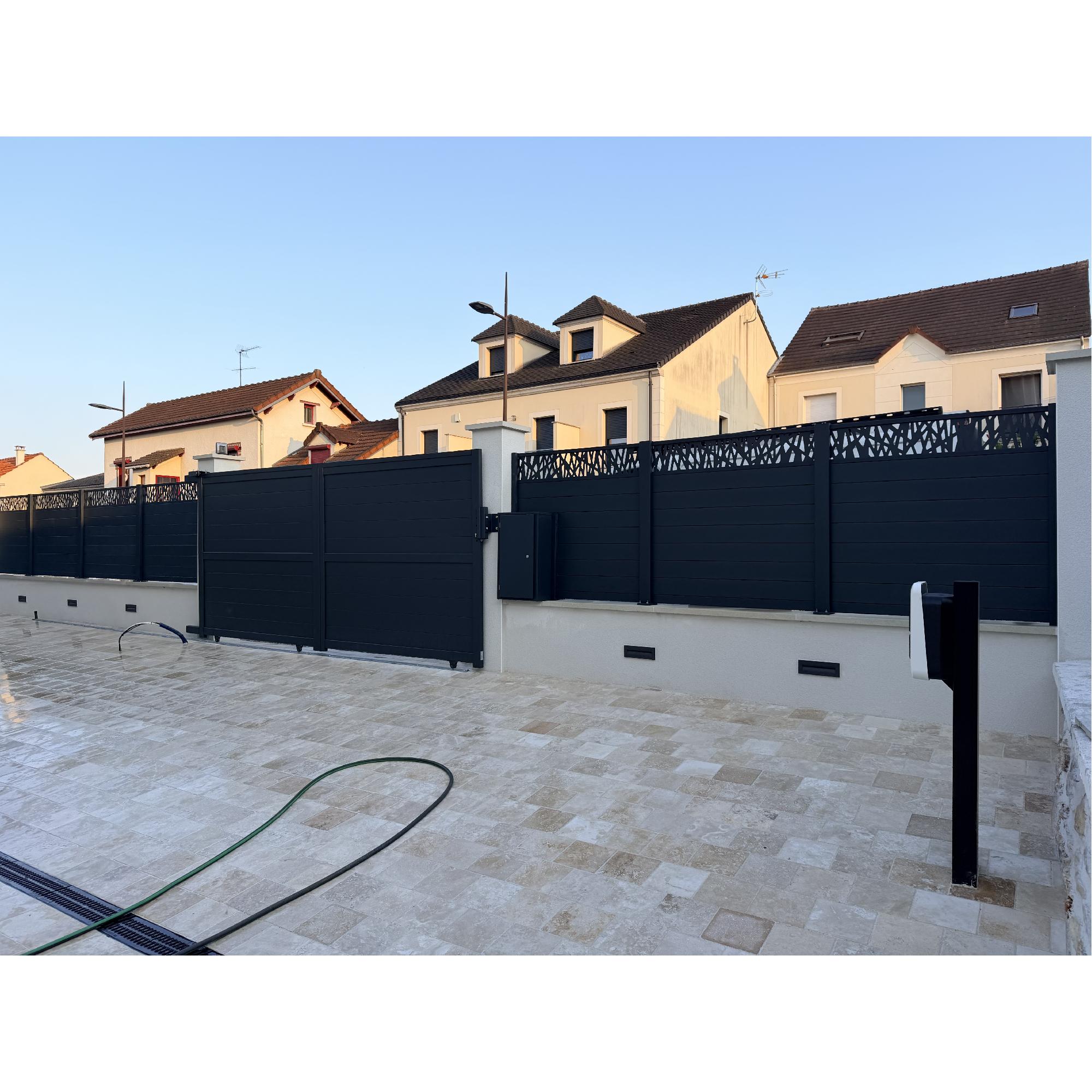 photo-Le projet de Jennifer : installation d'une clôture sur mesure