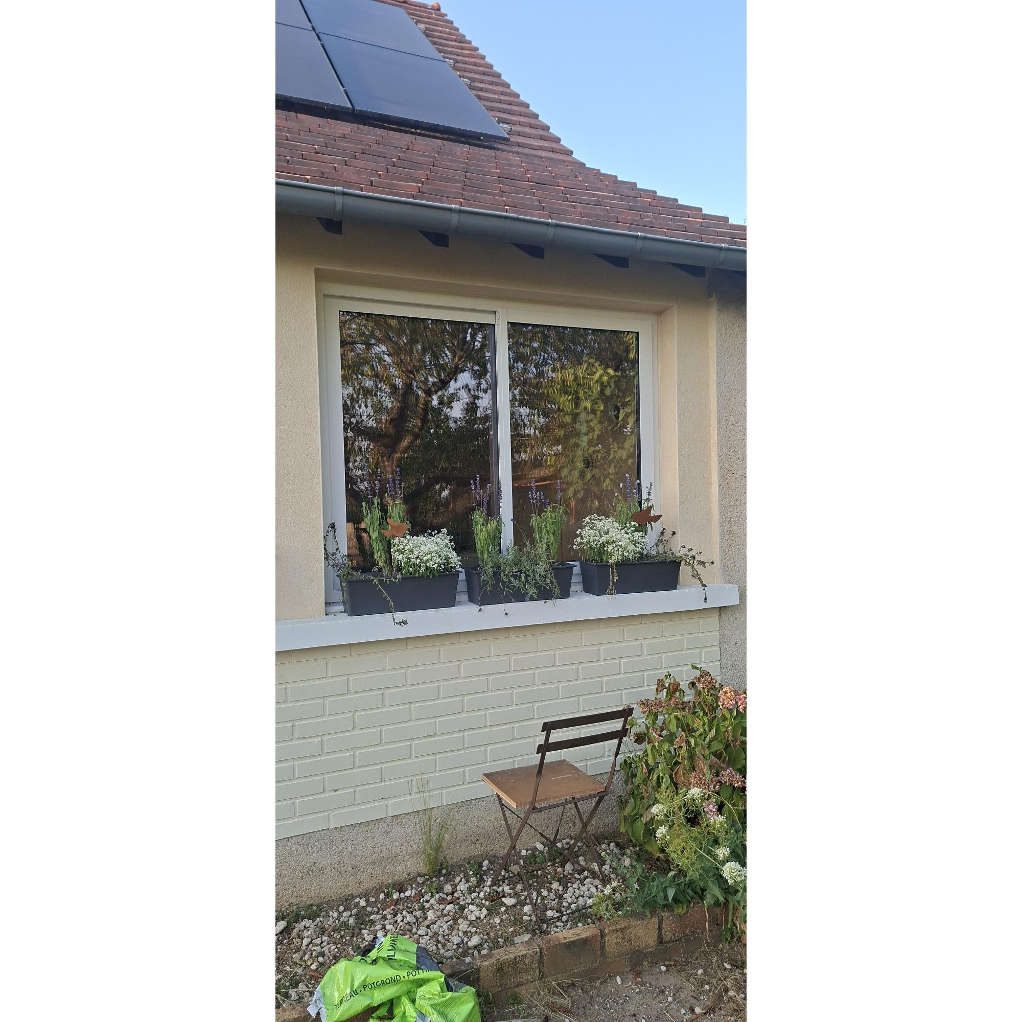 photo-Nicolas nous montre sa réalisation de volet roulant solaire
