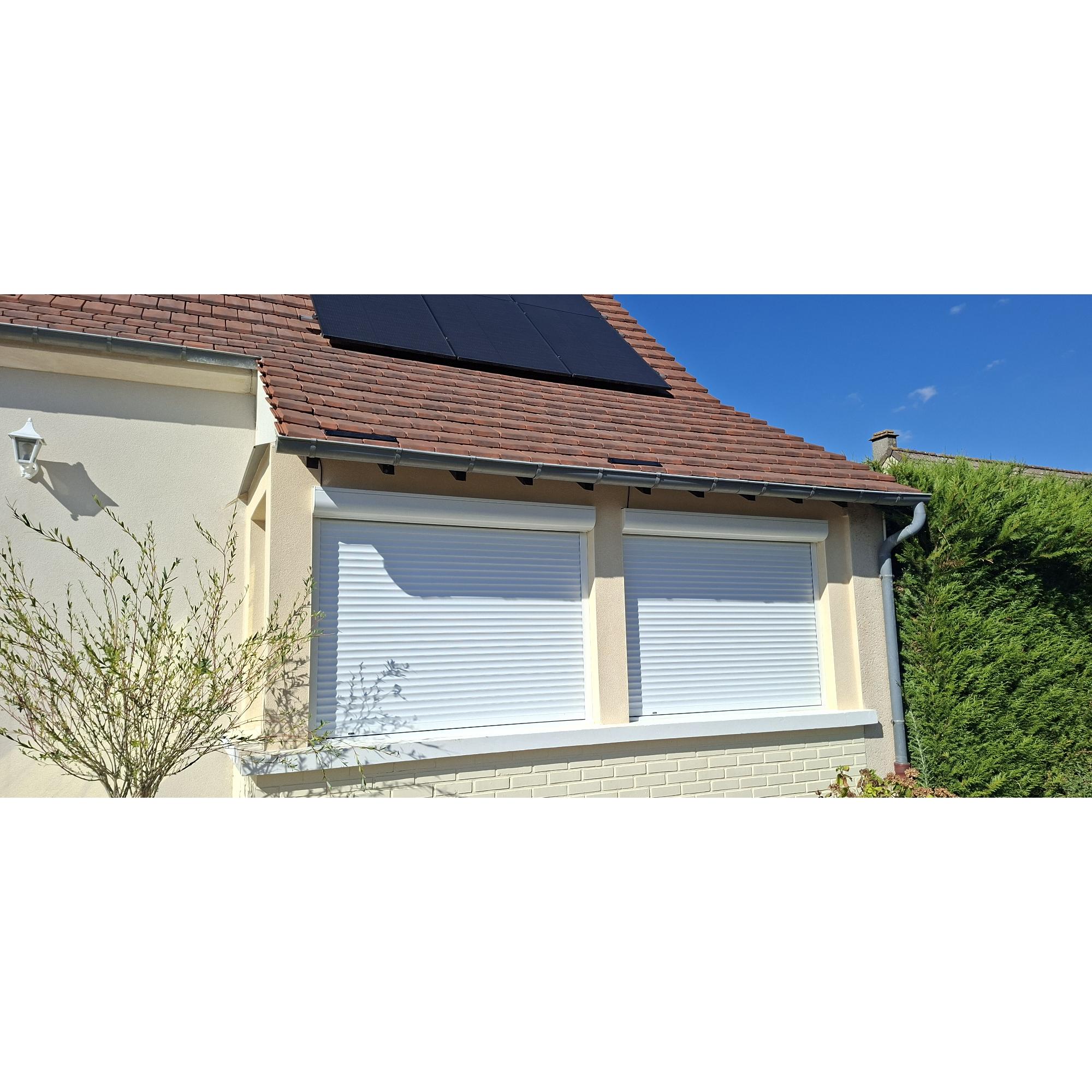 photo-Nicolas nous montre sa réalisation de volet roulant solaire